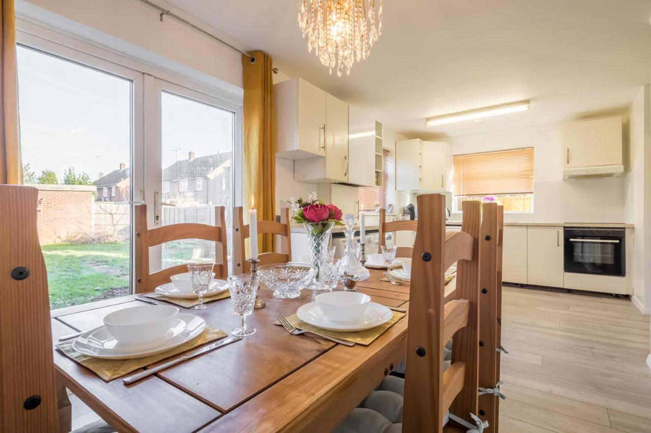 Beautiful Character Home, Parking Garden Wifi Self Check-in Holiday home